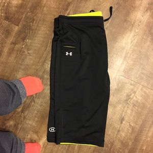 Xl black Under Armour capris workout pants